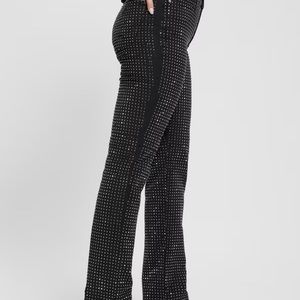 1981 Rhinestone Straight Jeans
Brand: Guess
Color: Black
Size: 24